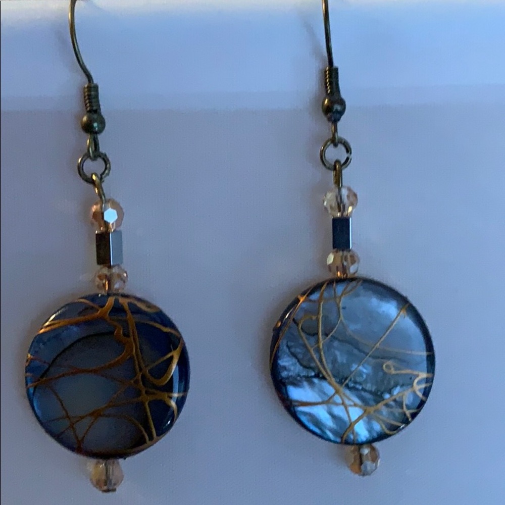 🌎Blue and gold bead earrings🌎